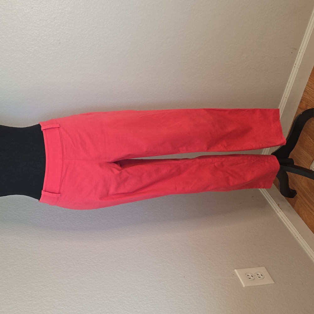 Ann Taylor Chelsea Crop Coral Pants GENEROUS Size 8
